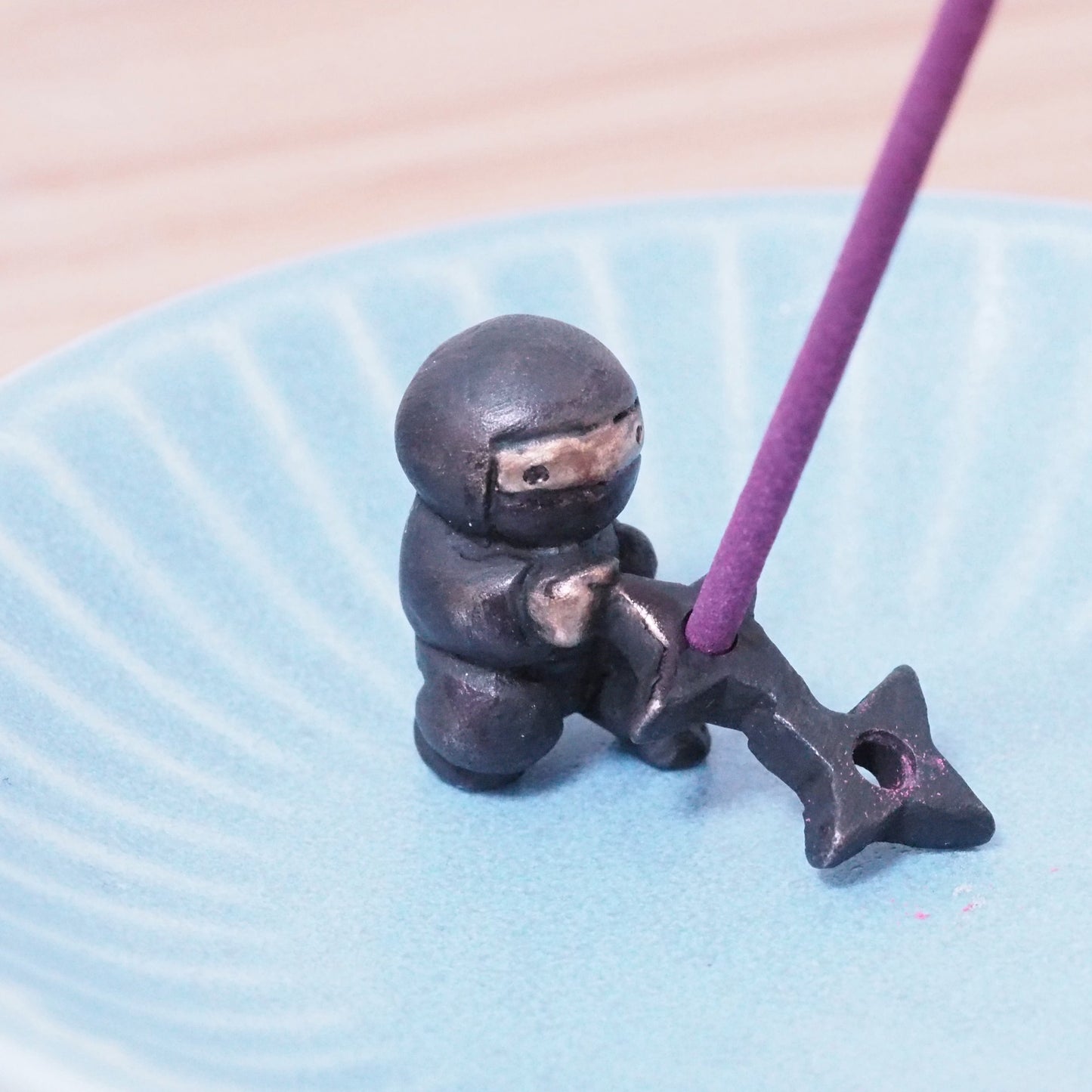 お香立て　忍者（手裏剣）