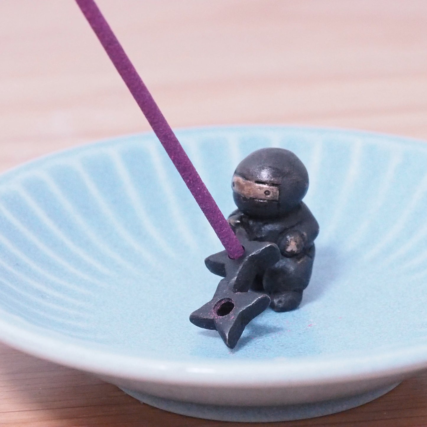お香立て　忍者（手裏剣）